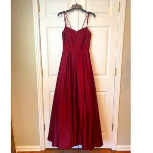 Windsor full length maroon red gown NWOT